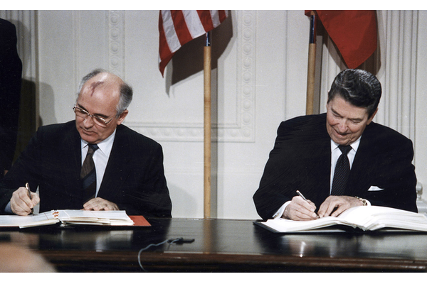 32 Years Gorbachev and Reagan sign the INF Treaty